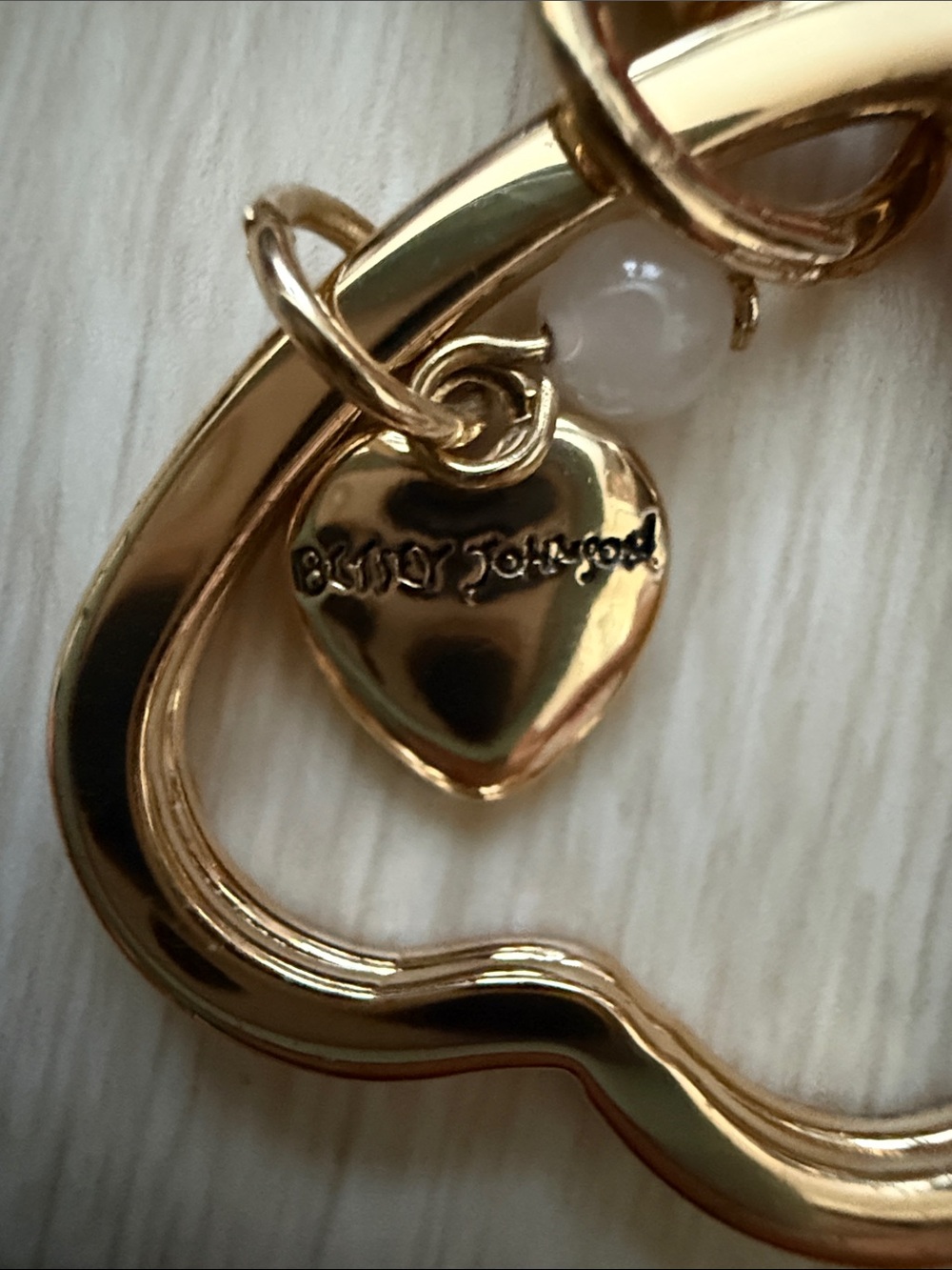 Betsey Johnson Gold Heart Charm Keychain with Pearl Accent - Picture 2 of 8
